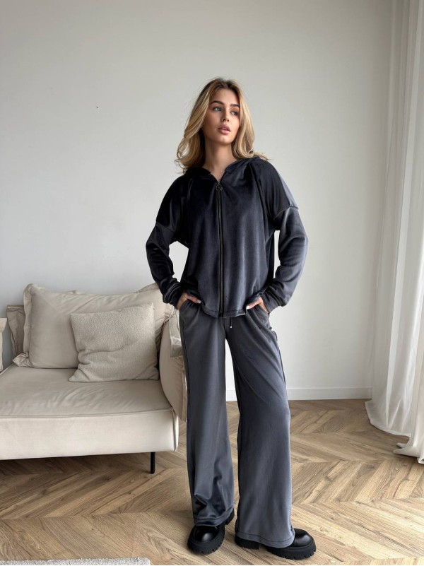 Жіночий теплий велюровий костюм графiтового кольору 35522