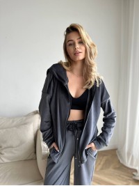 Жіночий теплий велюровий костюм графiтового кольору 35522