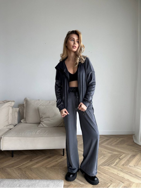 Жіночий теплий велюровий костюм графiтового кольору 35522