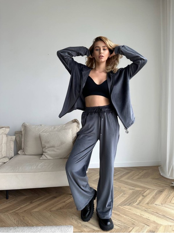 Жіночий теплий велюровий костюм графiтового кольору 35522