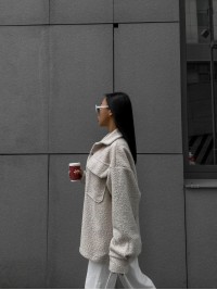 Жіноча сорочка букле бежевого кольору 35525