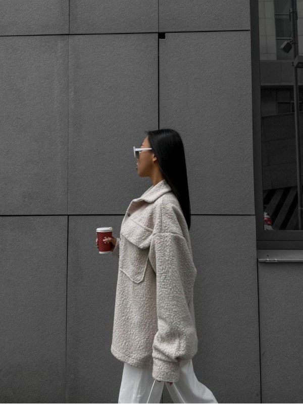 Жіноча сорочка букле бежевого кольору 35525