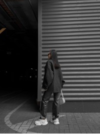 Жіноча сорочка букле чорного кольору 35526