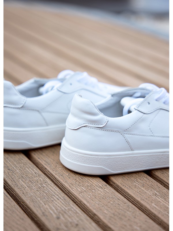 Шкіряні чоловічі кросівки білого кольору 35547