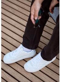 Шкіряні чоловічі кросівки білого кольору 35547