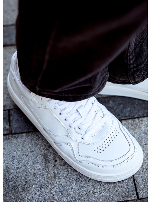 Шкіряні чоловічі кросівки білого кольору 35547