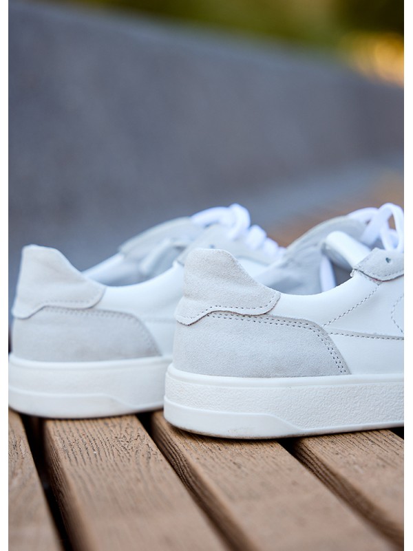 Шкіряні чоловічі кросівки з вставками білого кольору 35548