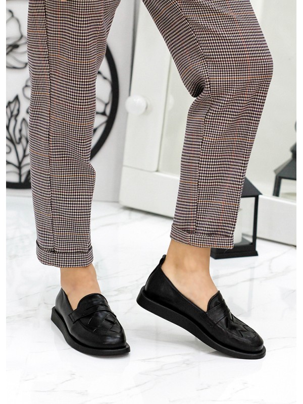 Жіночі туфлі лофери з натуральної шкіри чорного кольору 35563