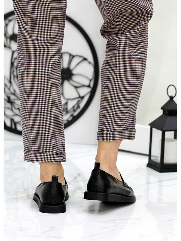 Жіночі туфлі лофери з натуральної шкіри чорного кольору 35563