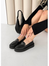 Жіночі туфлі лофери з натуральної шкіри чорного кольору 35564