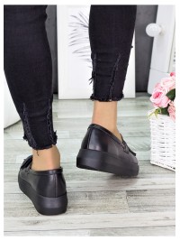 Жіночі туфлі лофери з натуральної шкіри чорного кольору 35565