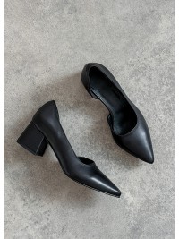 Жіночі туфлі на каблуку з натуральної шкіри чорного кольору 35566