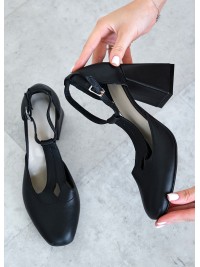 Жіночі шкіряні туфлі на підборах чорного кольору 35571