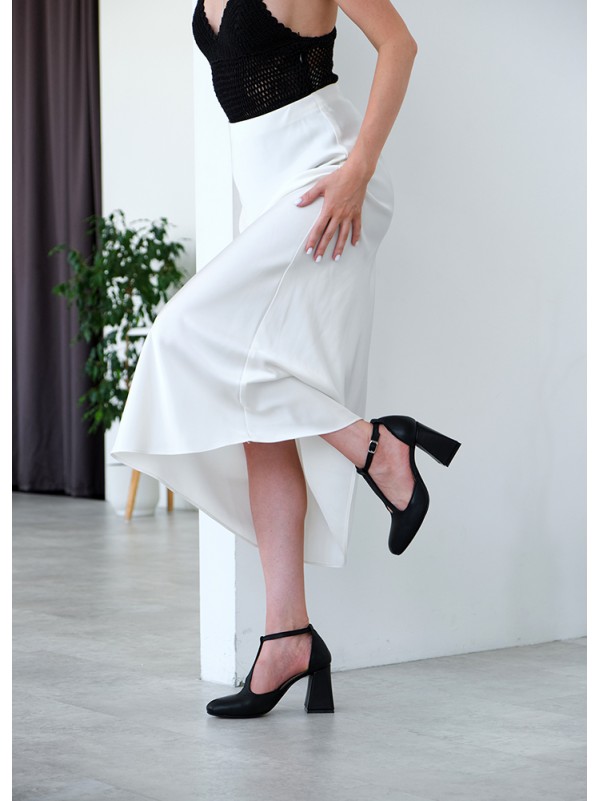 Жіночі шкіряні туфлі на підборах чорного кольору 35571