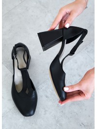Жіночі шкіряні туфлі на підборах чорного кольору 35571