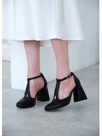 Жіночі шкіряні туфлі на підборах чорного кольору 35571