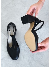 Жіночі шкіряні туфлі на підборах чорного кольору 35571