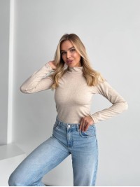 Жіночий теплий гольф бежевого кольору 35578