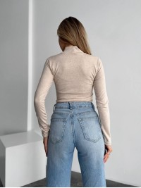 Жіночий теплий гольф бежевого кольору 35578