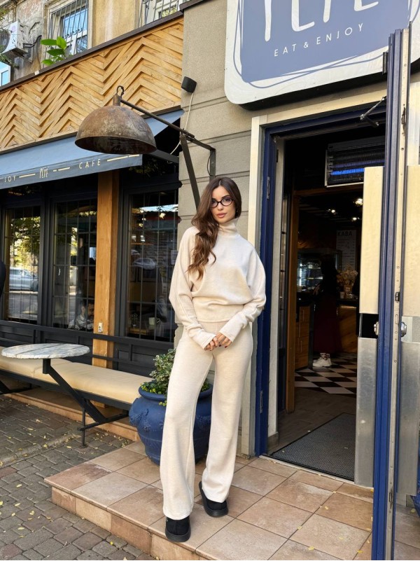 Базовий жiночий костюм з ангори бежевого кольору 35592