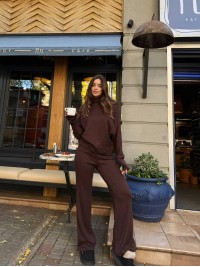 Базовий жiночий костюм з ангори коричневого кольору 35593