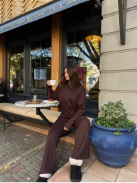 Базовий жiночий костюм з ангори коричневого кольору 35593