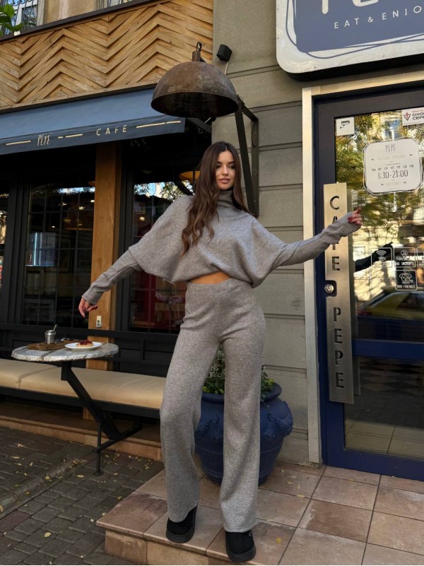 Базовий жiночий костюм з ангори графiтового кольору 35595