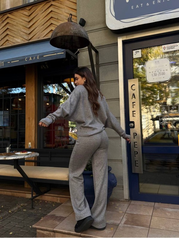 Базовий жiночий костюм з ангори графiтового кольору 35595