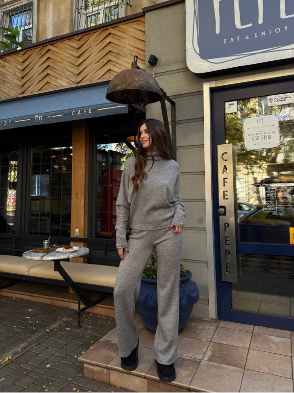 Базовий жiночий костюм з ангори графiтового кольору 35595