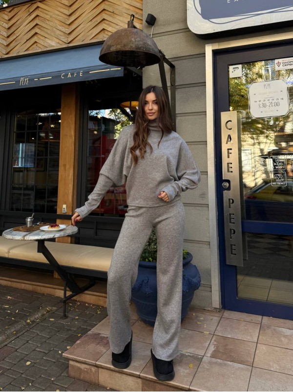 Базовий жiночий костюм з ангори графiтового кольору 35595