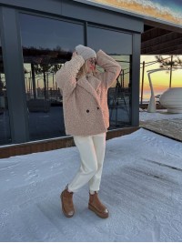 Жіноча коротка шуба з букле бежевого кольору 35598