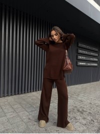 Базовий жiночий костюм 2-ка коричневого кольору 35605