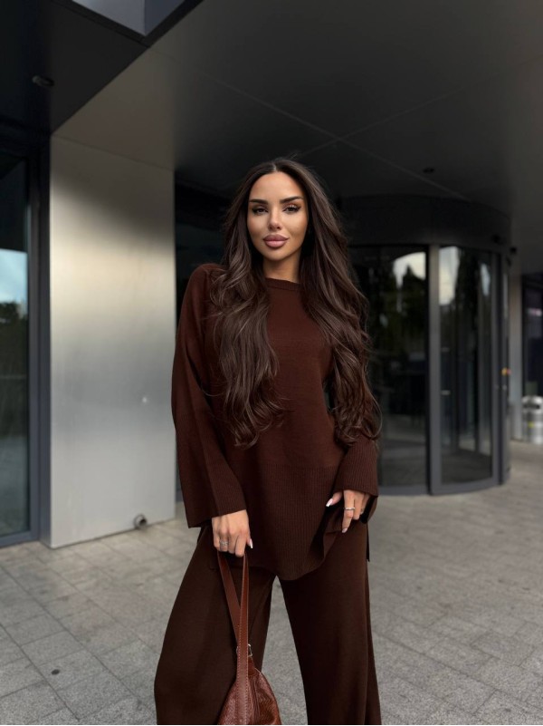 Базовий жiночий костюм 2-ка коричневого кольору 35605