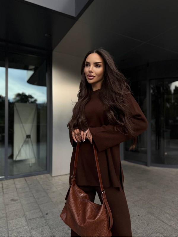 Базовий жiночий костюм 2-ка коричневого кольору 35605
