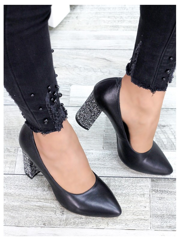 Жіночі туфлі з натуральної шкіри з блискітками на каблуцi чорного кольору 35606