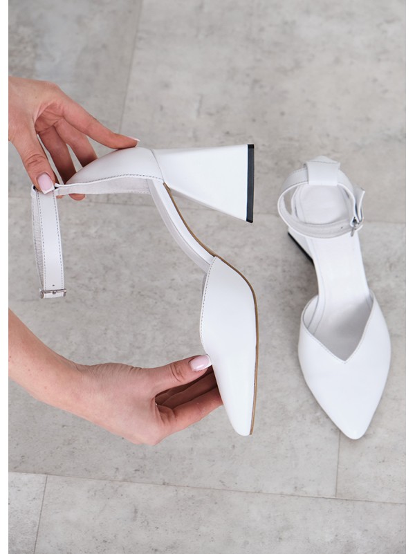 Жіночі туфлі з натуральної шкіри на каблуцi білого кольору 35607