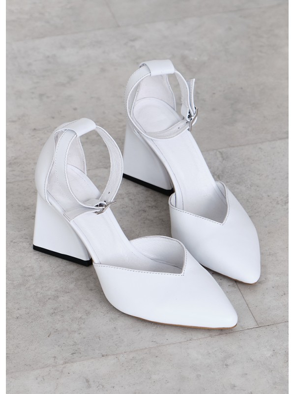 Жіночі туфлі з натуральної шкіри на каблуцi білого кольору 35607