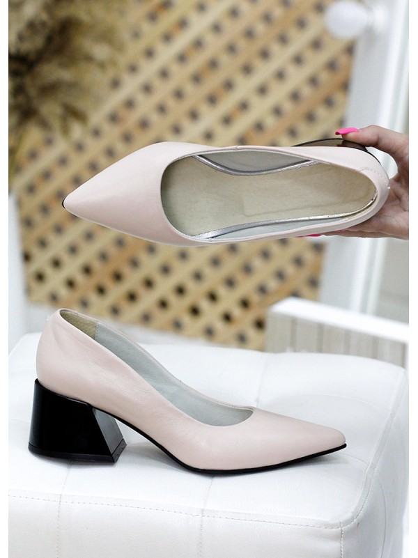 Базові жіночі туфлі з натуральної шкіри пудрового кольору 35608