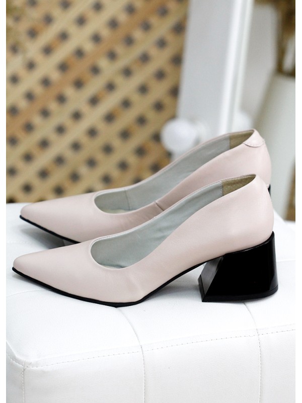 Базові жіночі туфлі з натуральної шкіри пудрового кольору 35608