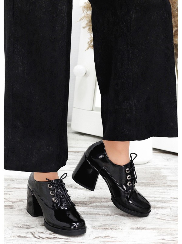 Жіночі туфлі з лак шкіри на підборах чорного кольору 35609