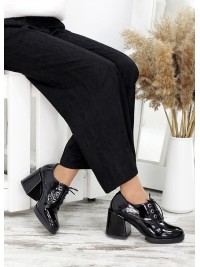 Жіночі туфлі з лак шкіри (байка) на підборах чорного кольору 35610
