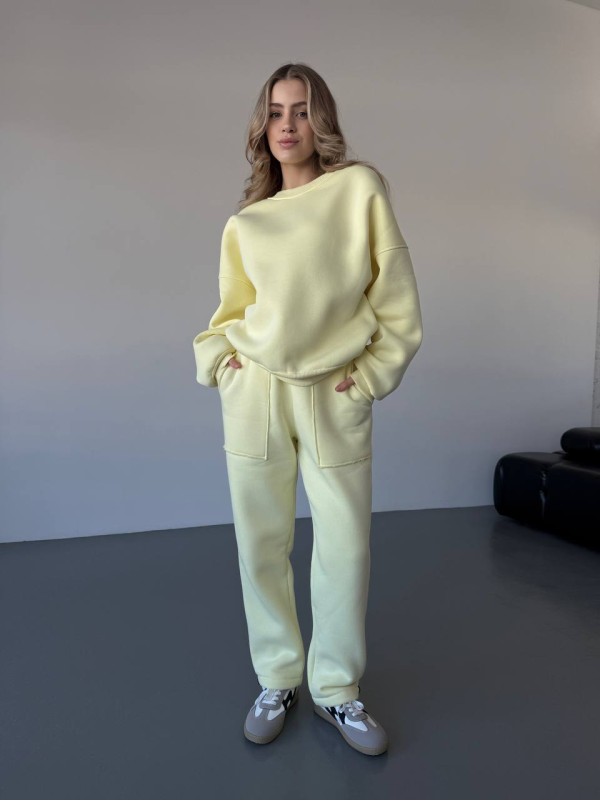 Теплий жiночий костюм жовтого кольору 35624