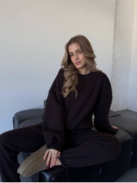 Теплий жiночий костюм коричневого кольору 35625