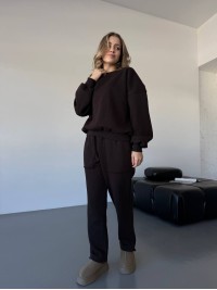 Теплий жiночий костюм коричневого кольору 35625