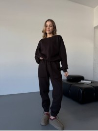 Теплий жiночий костюм коричневого кольору 35625