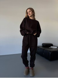 Теплий жiночий костюм коричневого кольору 35625