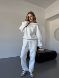 Теплий жiночий костюм молочного кольору 35627