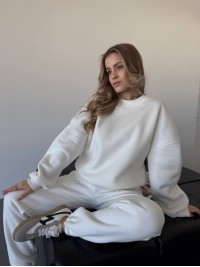 Теплий жiночий костюм молочного кольору 35627