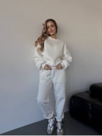 Теплий жiночий костюм молочного кольору 35627