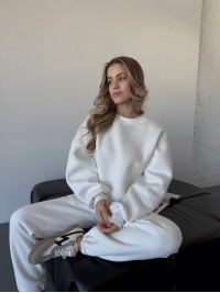 Теплий жiночий костюм молочного кольору 35627